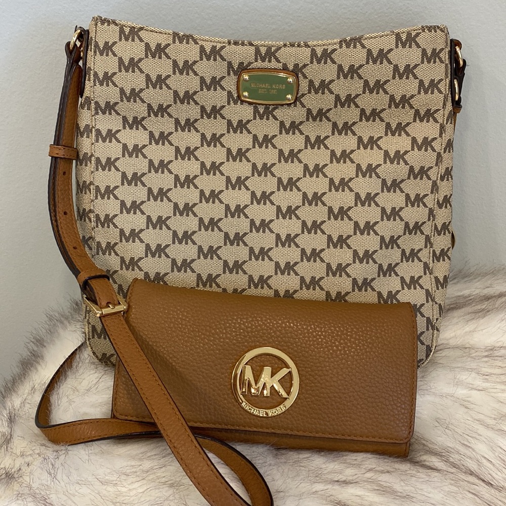 Michael Kors Messenger Bag w/ Wallet